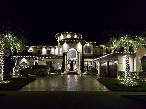 We Hang Christmas Lights Gallery