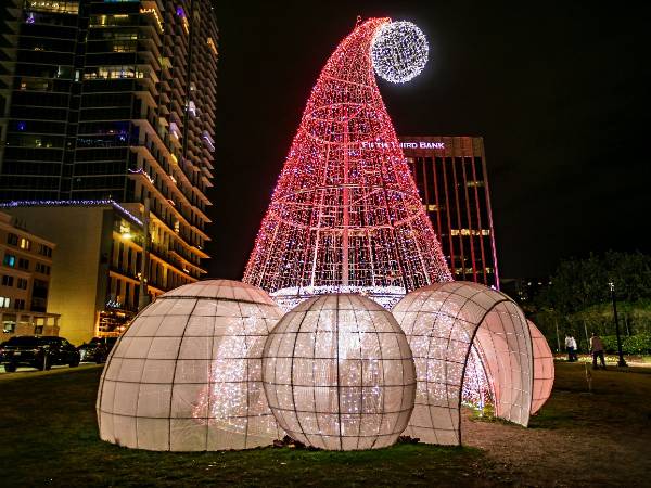 We Hang Christmas Lights Gallery