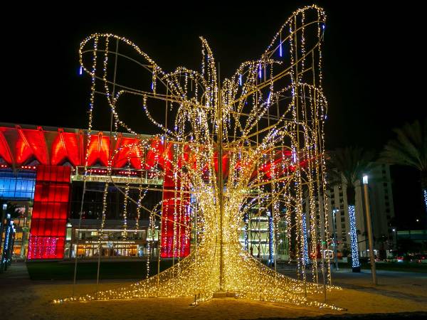 We Hang Christmas Lights Gallery