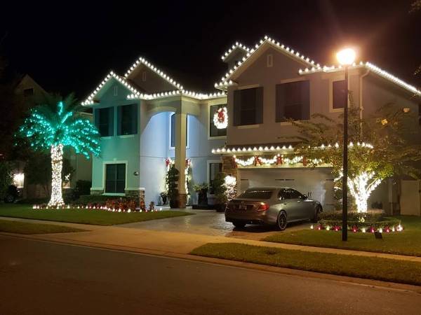 We Hang Christmas Lights Gallery