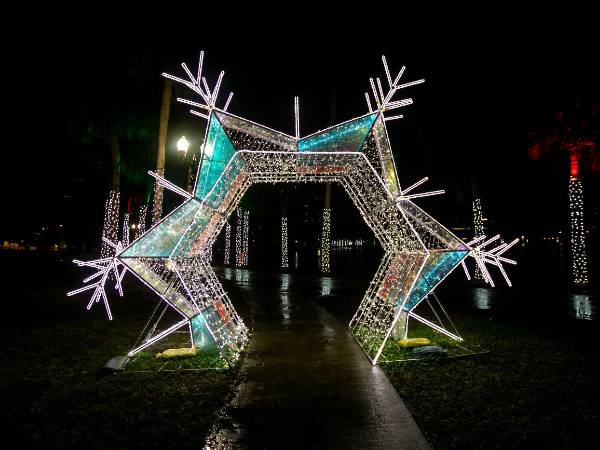 We Hang Christmas Lights Gallery