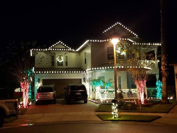 We Hang Christmas Lights Gallery