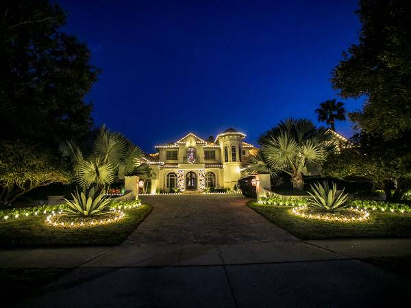 We Hang Christmas Lights Gallery